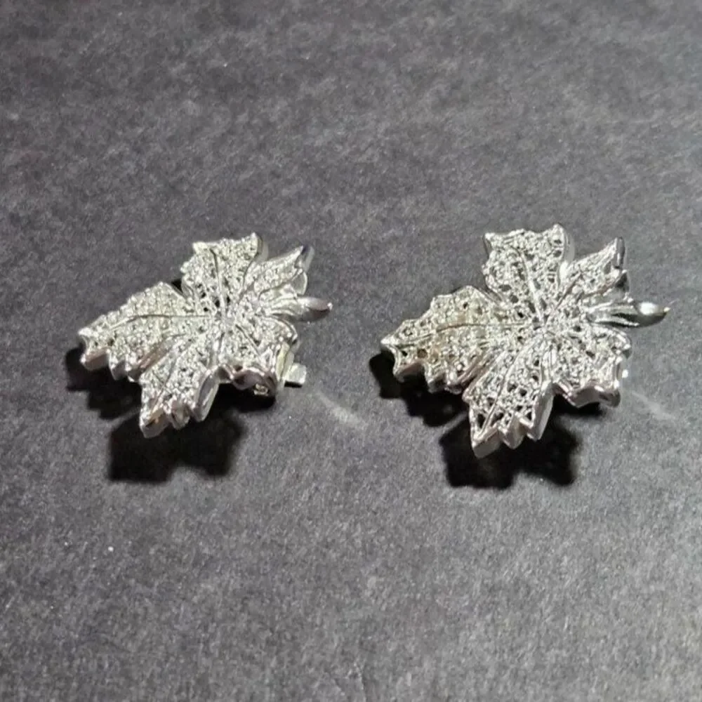 Silver tone Sarah Coventry leaf clip on earrings